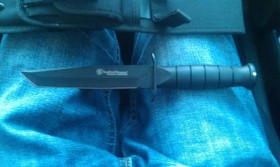 Smith & Wesson survival knife