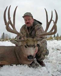 Mule Deer Hunting Alberta Canada Double Diamond outfitters in Alberta and this guy got a monster muley